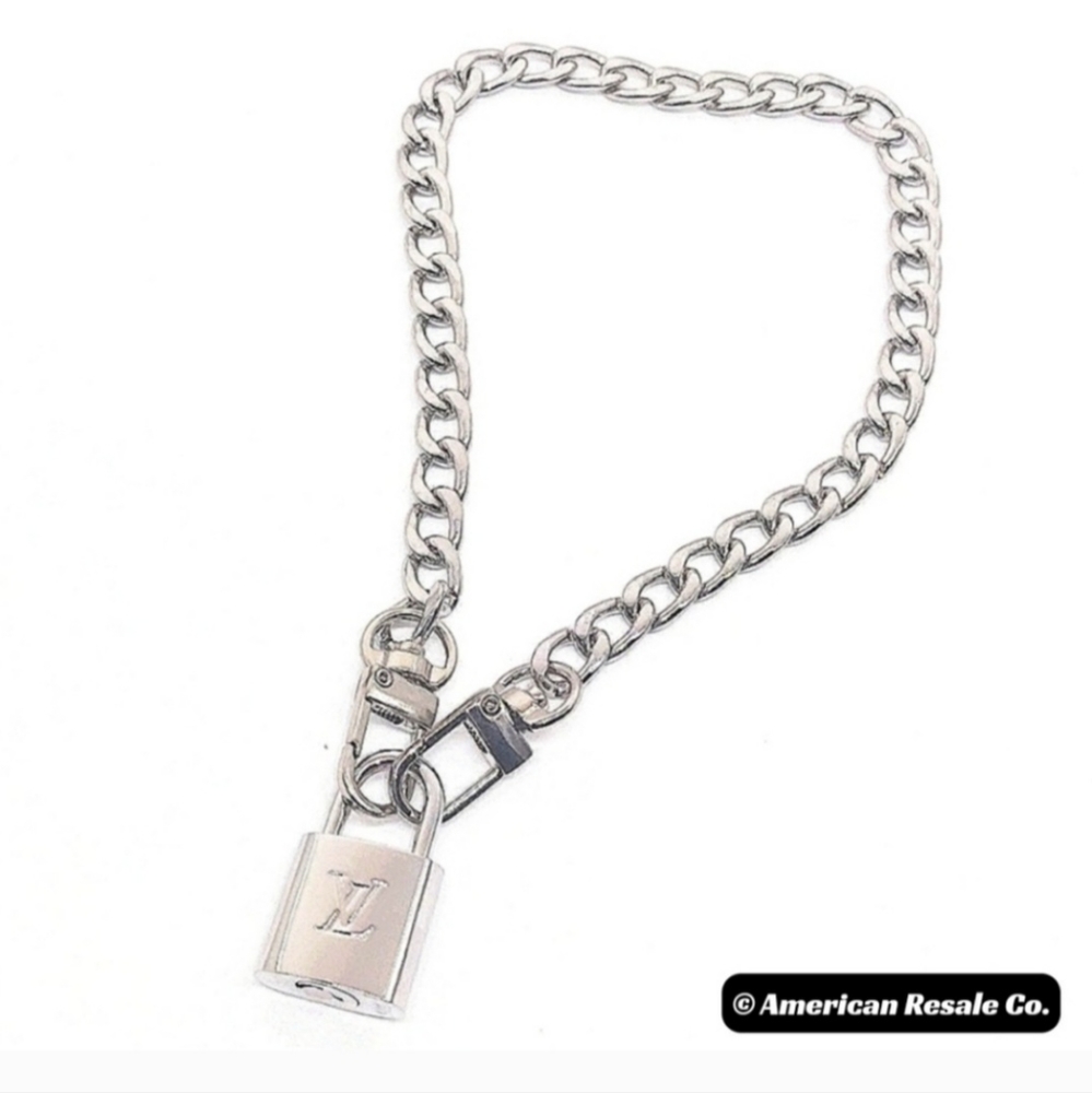 Authentic Louis Vuitton #315 Silver Vintage Lock & 2 Keys Necklace - Picture 1 of 8